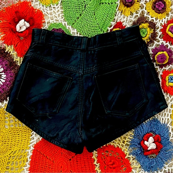 Vintage black leather shorts! Real leather. Booty shorts size 0 - Picture 3 of 4